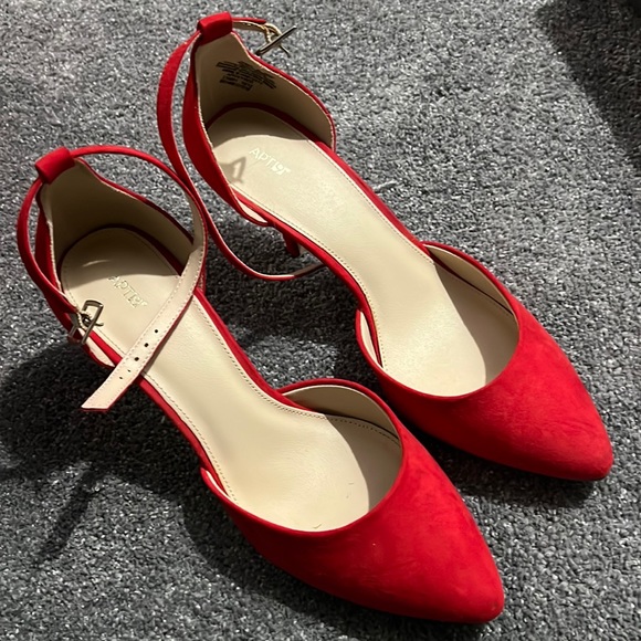 Apt 9 Ankle Strap Heels Size 9 Suede Red - Picture 2 of 5
